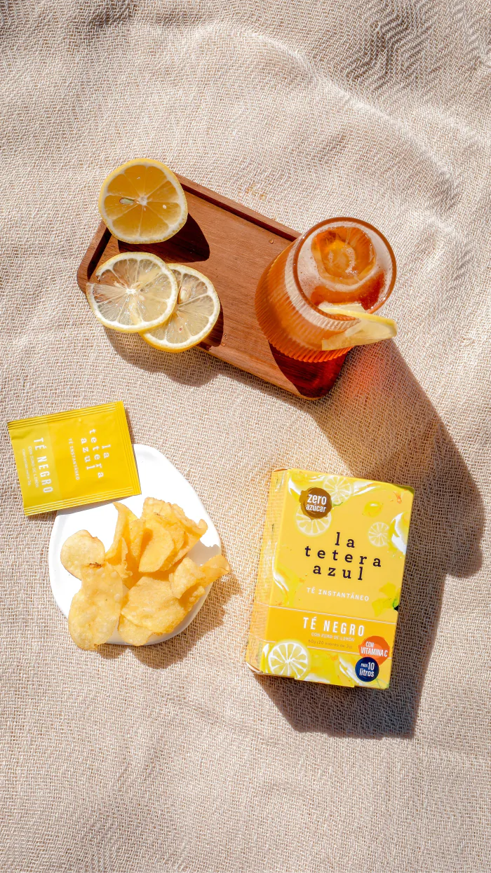 Selección de bebidas e infusiones amarillas